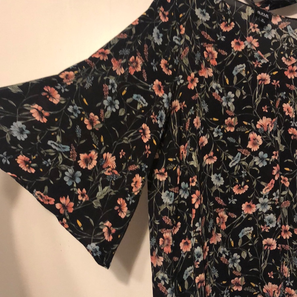 Blouse - Picture 2 of 3